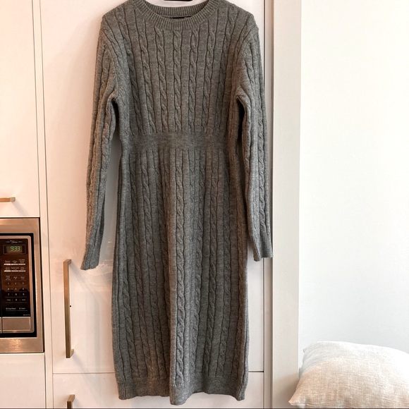 👗DAZY by Shein grey cable knit split back sweater dress 👗 - Picture 2 of 5